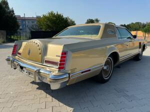 Image 5/31 of Lincoln Continental Diamond Jubilee Gold Edition (1978)