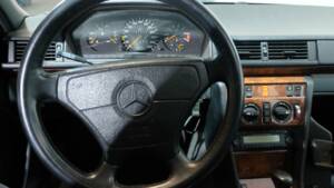 Bild 5/28 von Mercedes-Benz 500 E (1991)