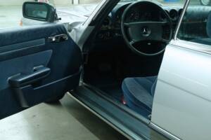 Image 18/50 de Mercedes-Benz 500 SLC (1981)