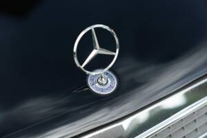 Bild 20/48 von Mercedes-Benz 200 CE (1990)