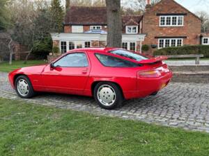 Image 16/33 of Porsche 928 S4 (1989)