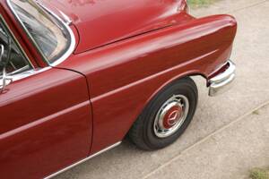 Image 48/50 of Mercedes-Benz 220 (1967)