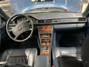 Bild 11/50 von Mercedes-Benz 300 E (1986)