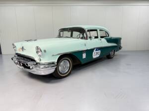 Image 2/15 of Oldsmobile Super 88 (1955)