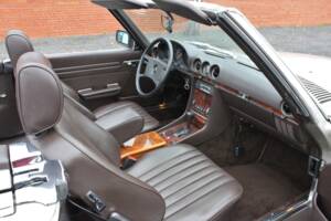 Image 15/29 of Mercedes-Benz 500 SL (1986)