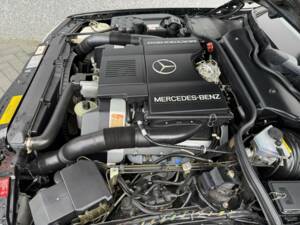 Image 38/50 of Mercedes-Benz 500 SL (1991)
