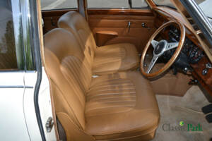 Image 12/35 of Jaguar 340 (1968)