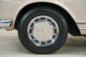Image 21/24 of Mercedes-Benz 280 SL (1970)