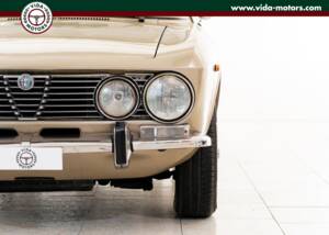 Image 6/15 de Alfa Romeo 2000 GT Veloce (1972)