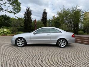 Bild 2/33 von Mercedes-Benz CLK 320 (2002)