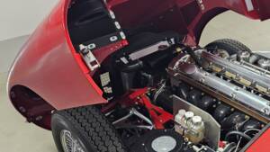 Image 8/11 of Jaguar E-Type 3.8 (1964)