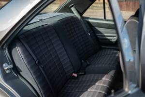 Immagine 40/73 di Mercedes-Benz 190 D 2.5 (1990)
