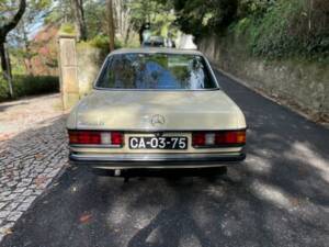 Bild 46/73 von Mercedes-Benz 300 D (1977)