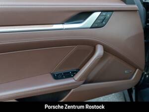 Obraz 17/32 pojazdu Porsche 911 Carrera 4S (1900)