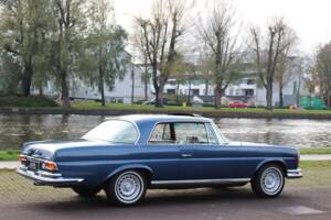 Image 9/27 de Mercedes-Benz 280 SE 3,5 (1971)