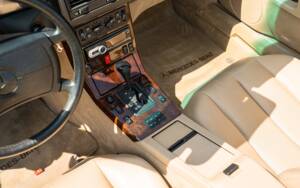 Image 22/44 de Mercedes-Benz 500 SL (1990)
