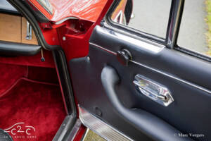 Bild 19/71 von Ferrari 330 GT 2+2 (1966)