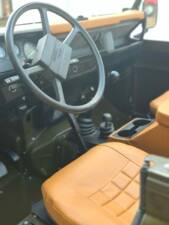 Image 16/25 of Land Rover 90 (1986)