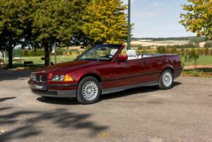 Immagine 10/23 di BMW 318i (1995)