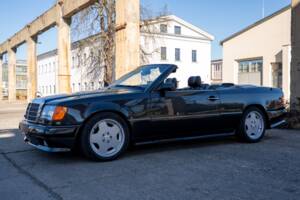 Bild 18/49 von Mercedes-Benz 300 CE-24 (1993)