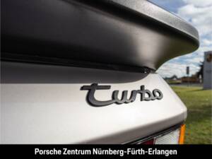 Immagine 15/39 di Porsche 944 Turbo (1988)