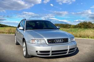 Image 2/50 of Audi S4 Avant (2001)
