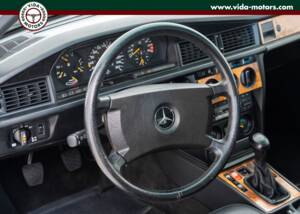 Bild 11/15 von Mercedes-Benz 190 E 2.3-16V (1988)