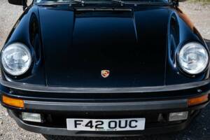 Immagine 21/41 di Porsche 911 Carrera 3.2 (1988)