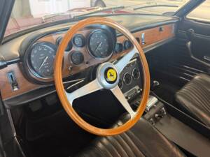 Bild 16/18 von Ferrari 330 GTC (1968)