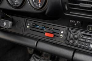 Image 80/132 of Porsche 911 Speedster 3.2 (1989)