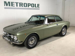Bild 5/22 von Alfa Romeo Giulia GT 1300 Junior (1971)