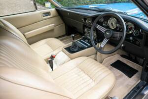 Image 2/43 de Aston Martin V8 (1974)