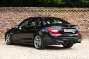 Image 2/50 of Mercedes-Benz C 63 AMG (2012)