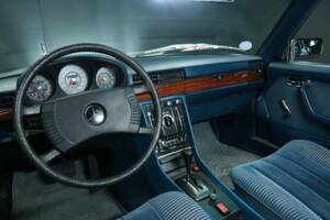 Image 12/29 of Mercedes-Benz 280 SE (1977)