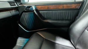 Imagen 18/40 de Mercedes-Benz 250 TD (1990)