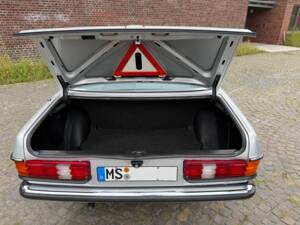 Bild 28/34 von Mercedes-Benz 250 lang (1983)