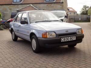 Bild 8/50 von Ford Escort 1.3 (1986)