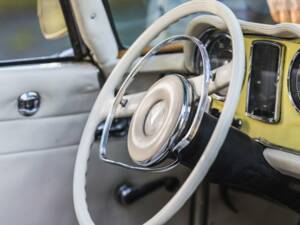 Image 7/8 of Mercedes-Benz 230 SL (1964)