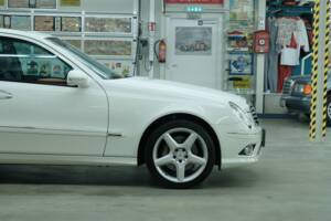 Bild 49/50 von Mercedes-Benz E 500 (2007)
