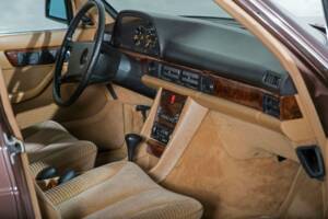 Image 15/20 of Mercedes-Benz 500 SEL (1982)