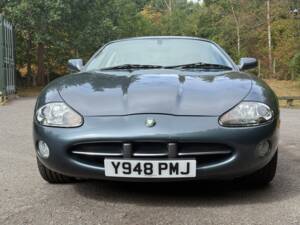 Image 8/23 of Jaguar XK8 4.0 (2001)