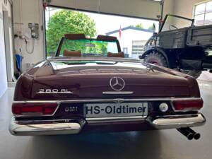 Image 2/40 de Mercedes-Benz 280 SL (1968)