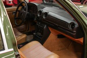 Bild 30/54 von Mercedes-Benz 250 T (1979)