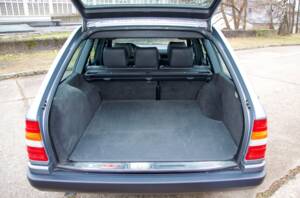 Bild 25/32 von Mercedes-Benz 280 TE (1993)