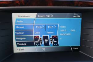 Image 19/50 of Jaguar XKR (2010)