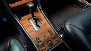 Immagine 24/31 di Mercedes-Benz 500 SEL (1987)