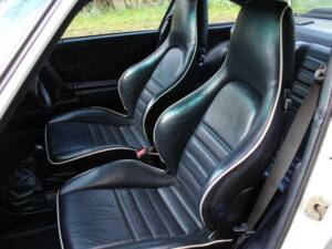 Image 14/19 of Porsche 911 Turbo 3.3 (1988)