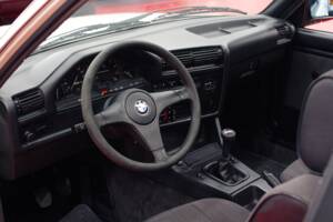 Image 13/38 of BMW 325i (1986)