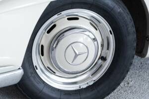 Image 24/50 of Mercedes-Benz 300 SL Roadster (1961)