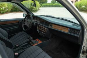 Image 18/50 of Mercedes-Benz 190 E 1.8 (1991)